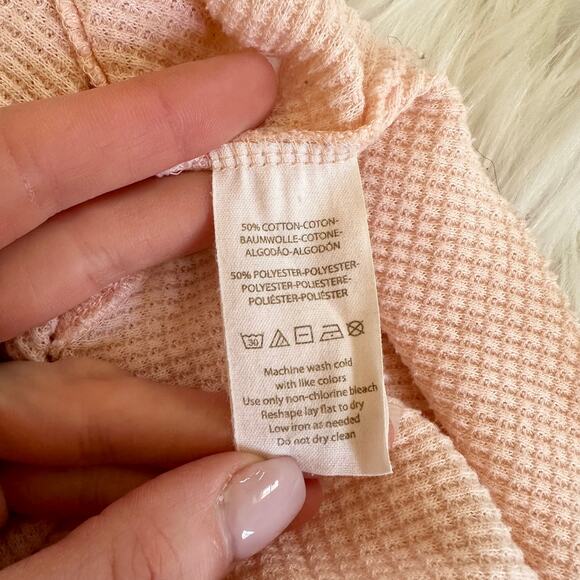 Free People We The Free Vintage Style Oversized Waffle Knit Top Graphic Thermal - Picture 6 of 7